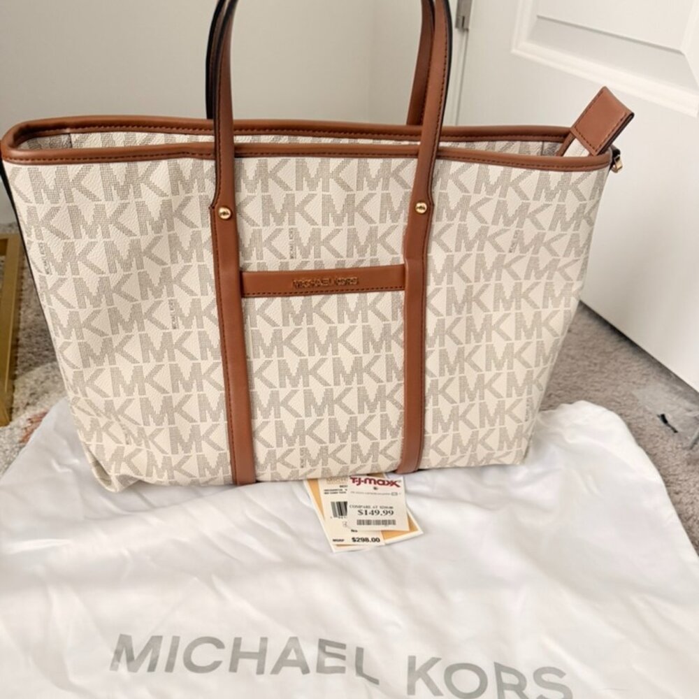 D49: Michael Kors Tote Bag - New